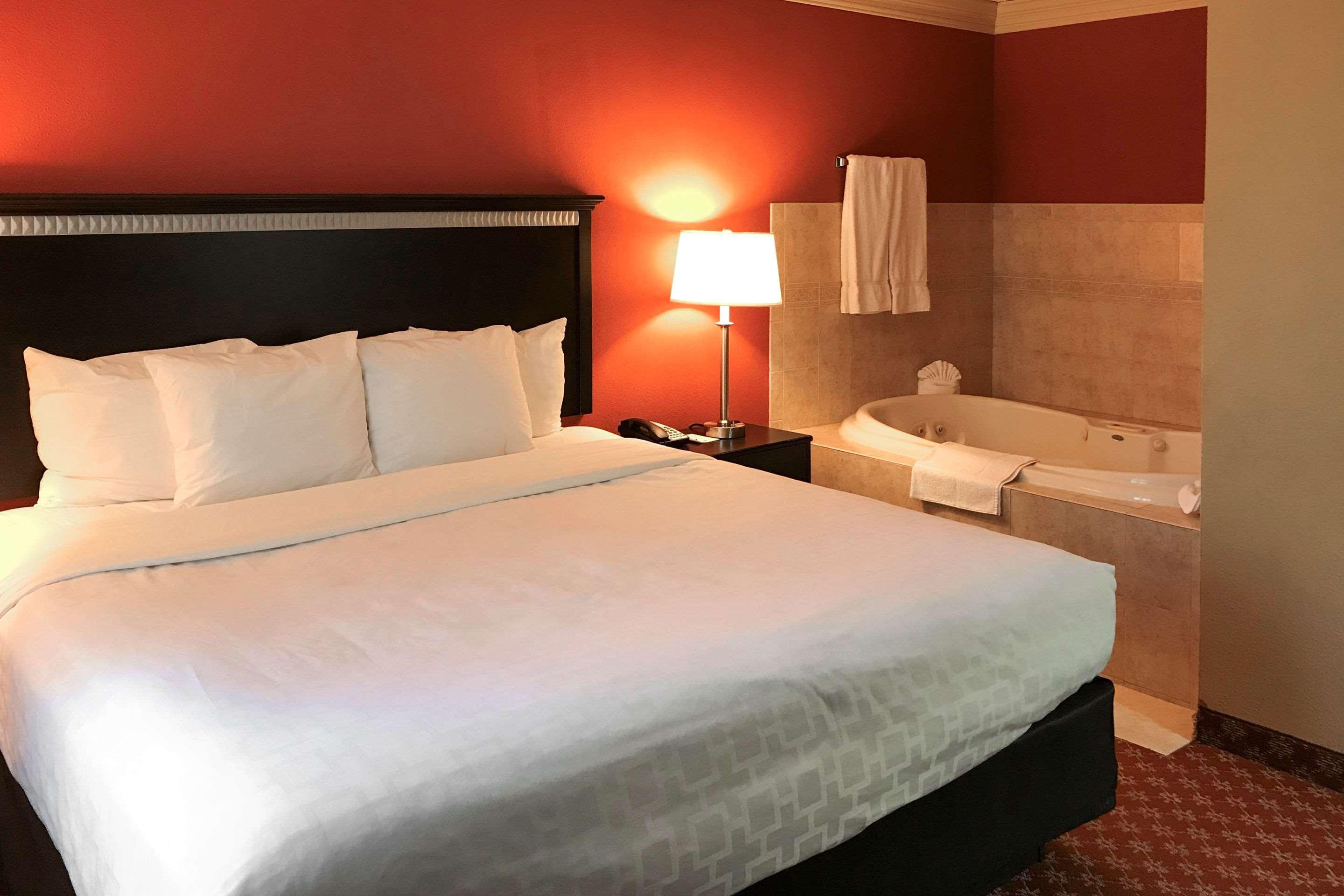 Clarion Hotel & Conference Center Toms River Exterior foto