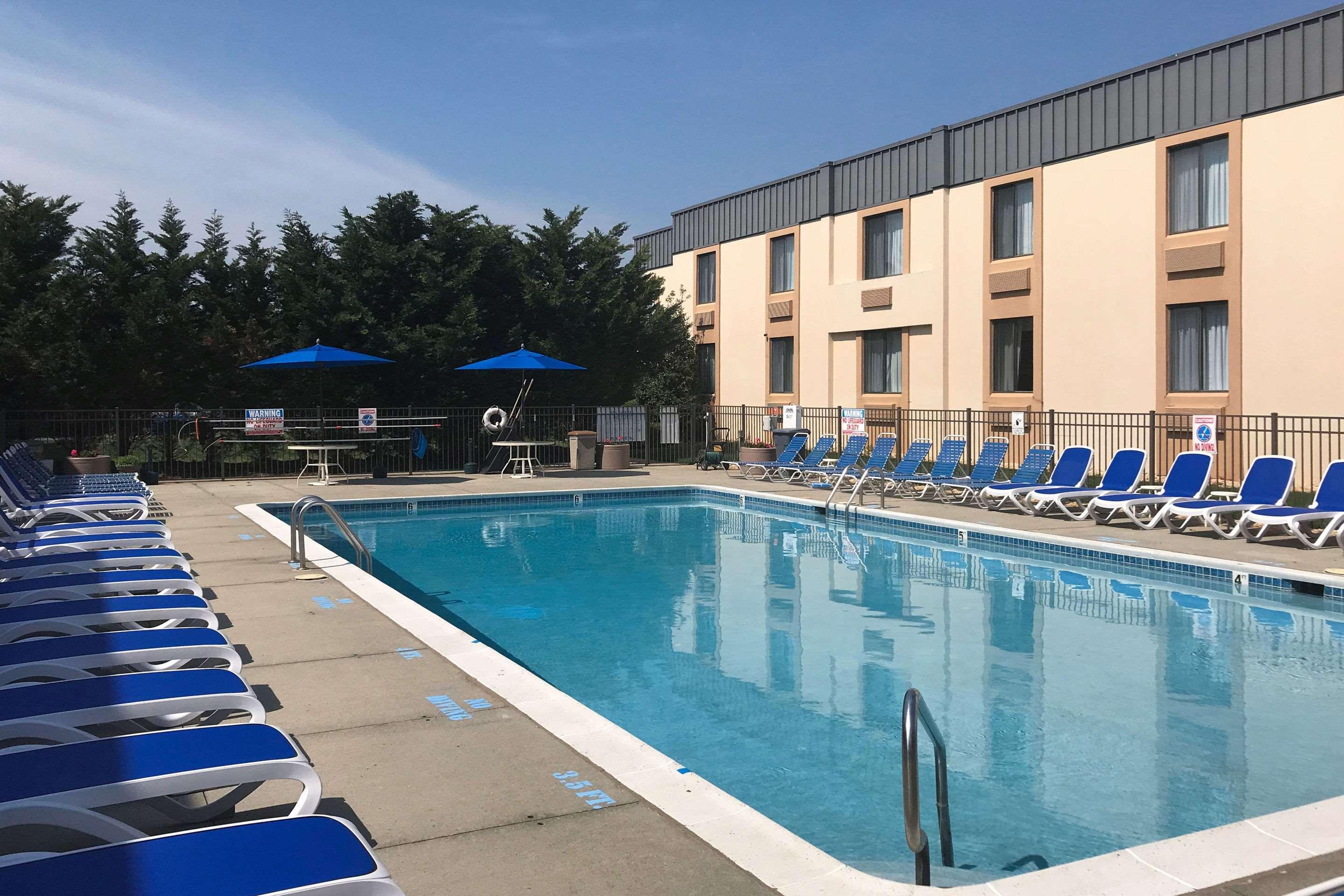Clarion Hotel & Conference Center Toms River Exterior foto