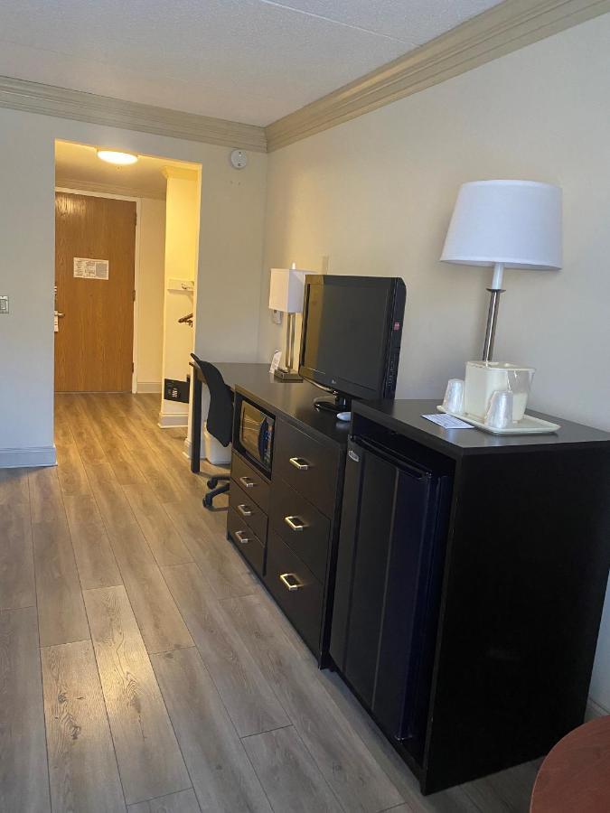 Clarion Hotel & Conference Center Toms River Exterior foto